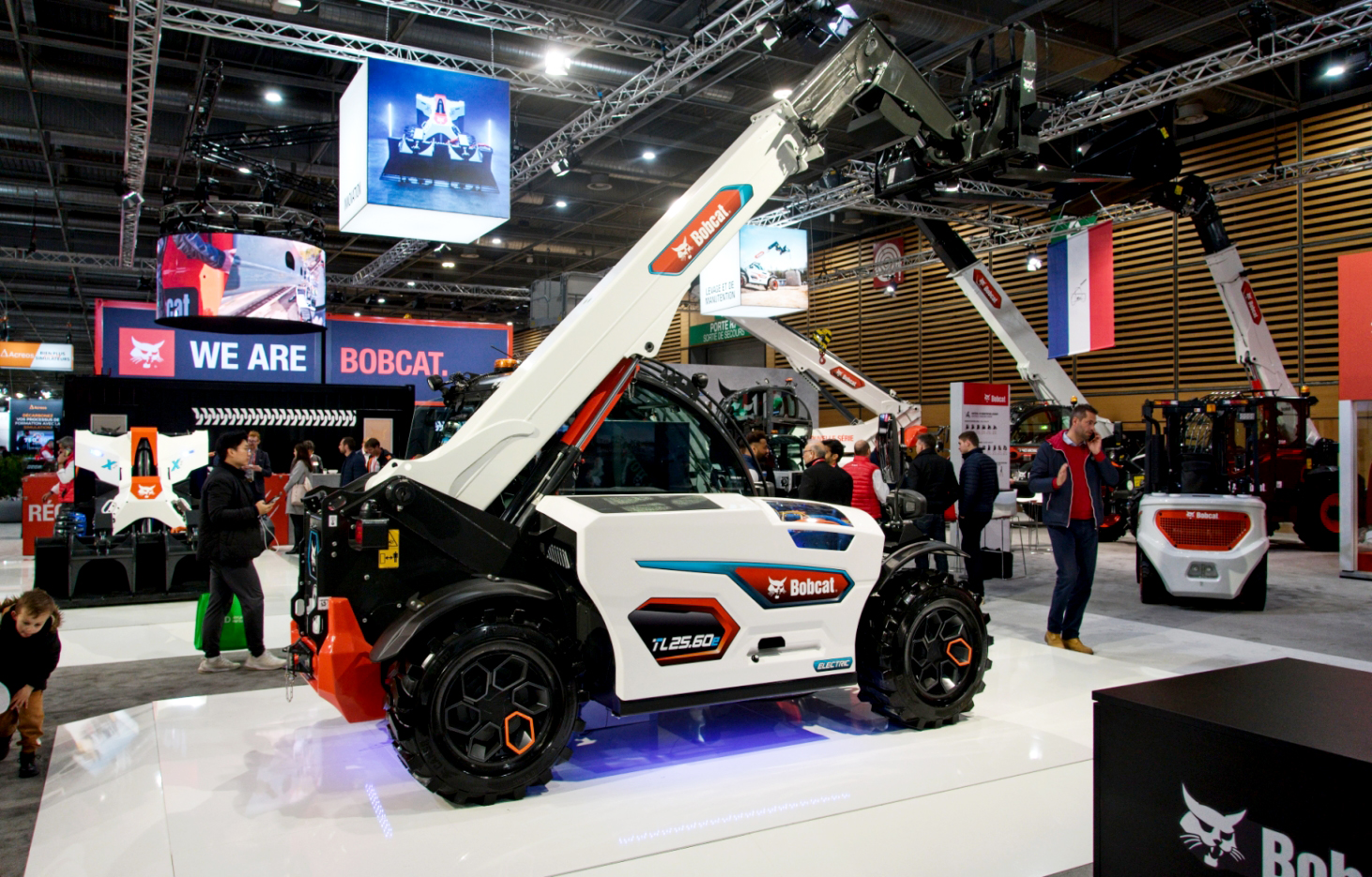 1. Doosan Bobcat unveiled its first electric telehandler concept model "TL25.60e" at the 2024 Intermat held in France. Telehandler is a versatile equipment used in various fields such as construction, agriculture, landscaping, and logistics.